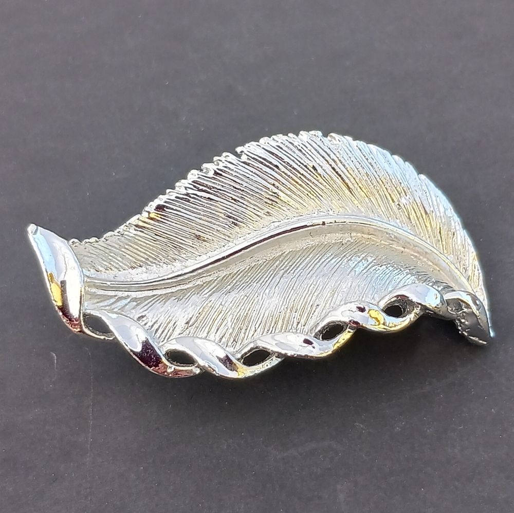 VTG Gerry's Silvertone Leaf Brooch